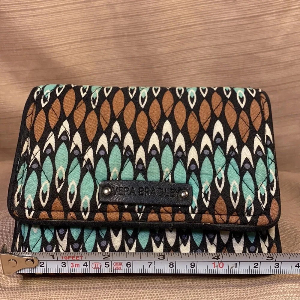 Vera Bradley almost NEW tri-fold wallet - Picture 7 of 16